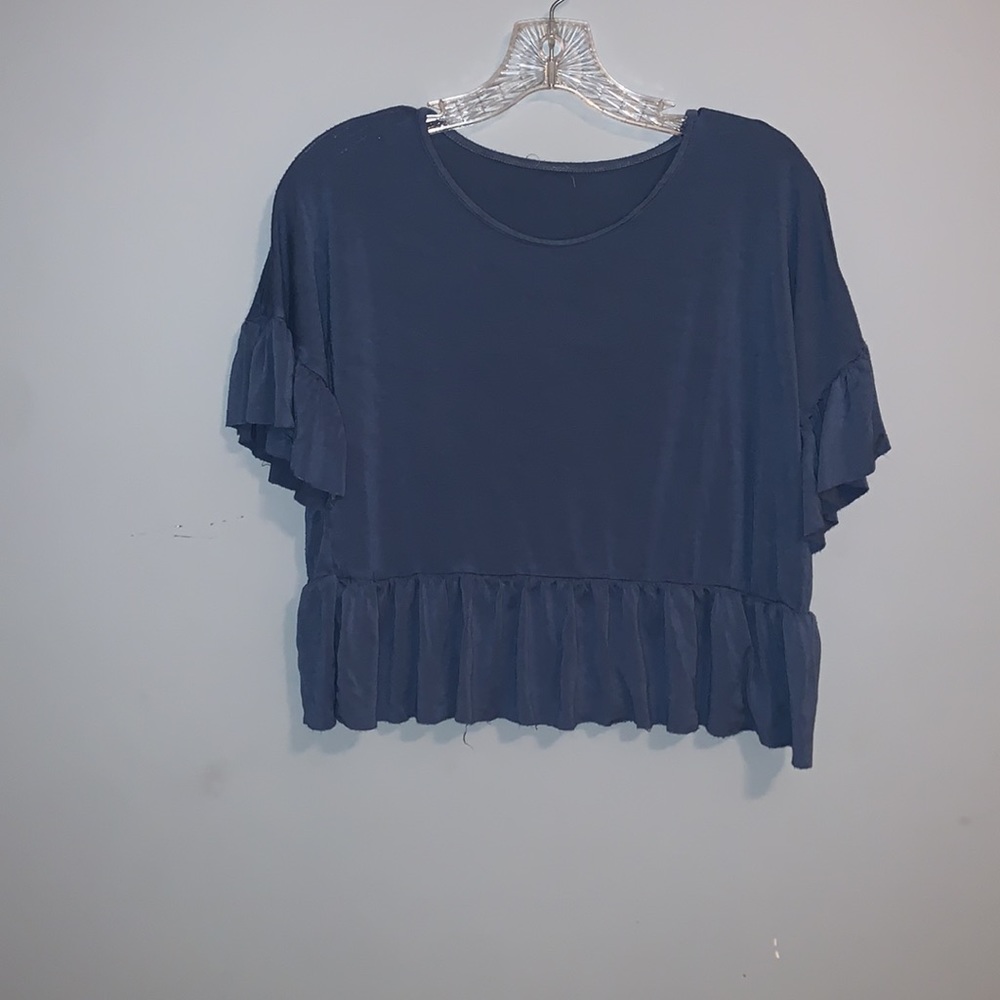 💛Flowy  shirt free with a full price purchased item from my closet $15 and up